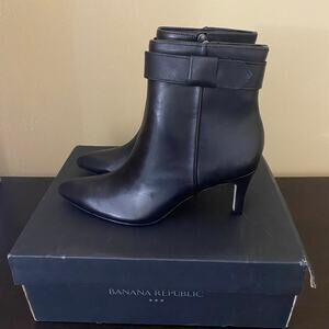 BANANA REPUBLIC VALAIS LEATHER ANKLE BOOTS